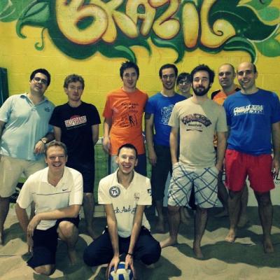 Axecibles rencontre Verlingue lors d’un match de beach volley 