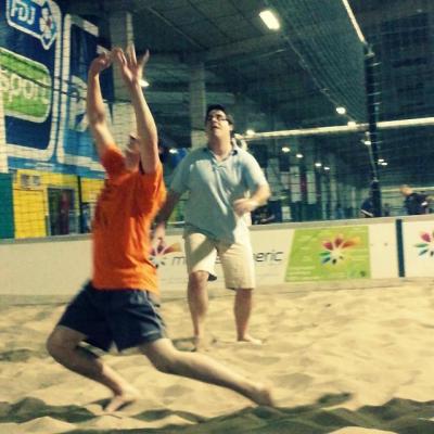 Axecibles rencontre Verlingue lors d’un match de beach volley 
