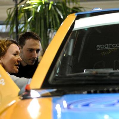 Remise des clés du 4X4 AXECIBLES à Carole Montillet pour le Rallye 2010