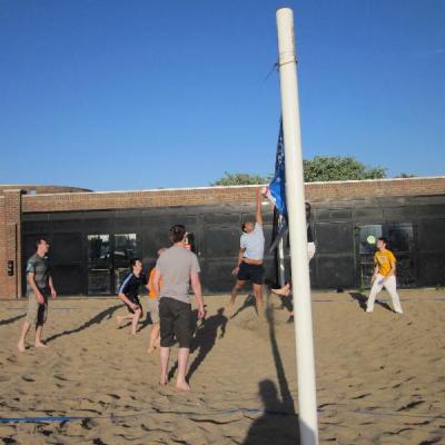 Premier tournoi de beach volley : Axecibles sort ses shorts !