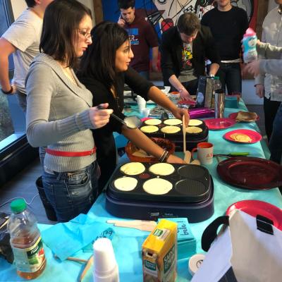 Fête de la chandeleur : Axecibles met la main à la pâte ... à crêpes !